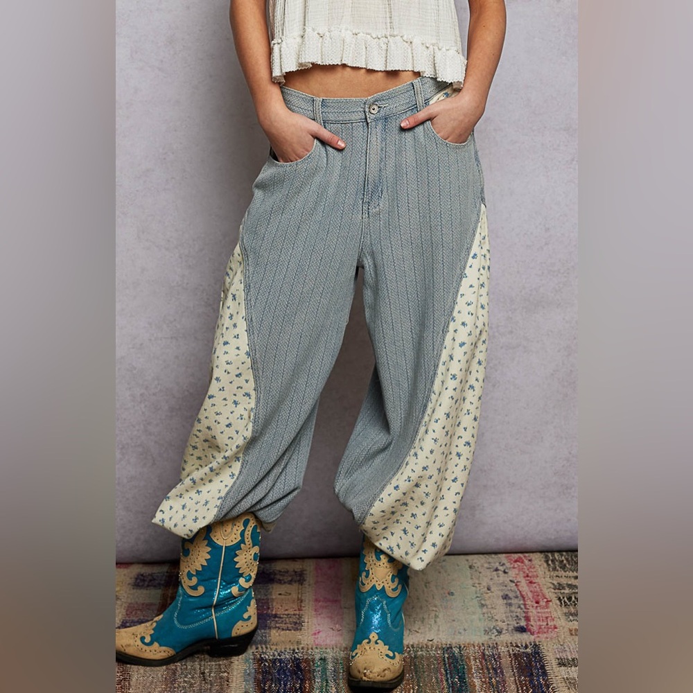 POL Boho Relaxed Panel Wide-Leg Pants in BlueWoven Denimwith Cream Floral Panels
